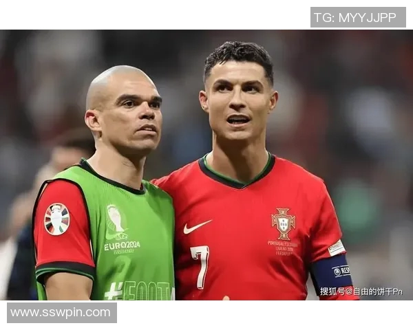 昔日足球明星重聚赛场再续友情岁月共话辉煌回忆