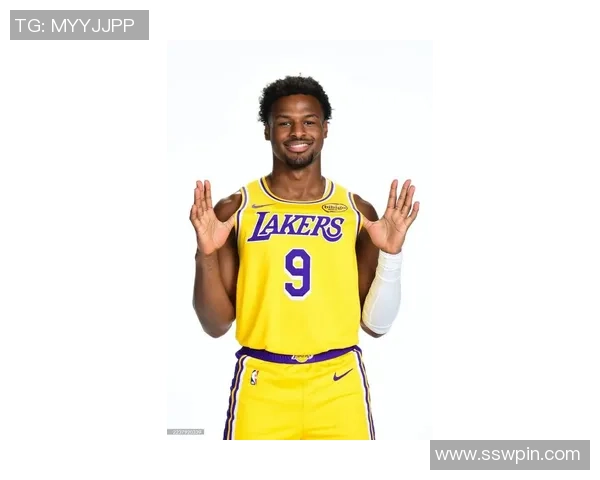 足球明星布朗尼的精彩人生与职业生涯全景介绍及最新照片展示 足球明星布朗尼的精彩人生与职业生涯全景介绍及最新照片展示