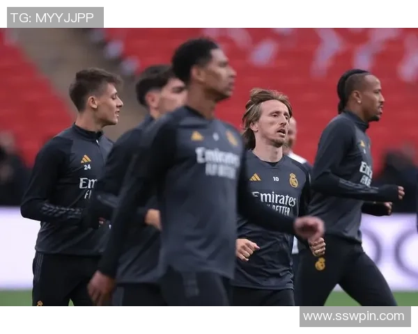 长发飘逸的足球明星们如何用独特风格征服赛场与球迷